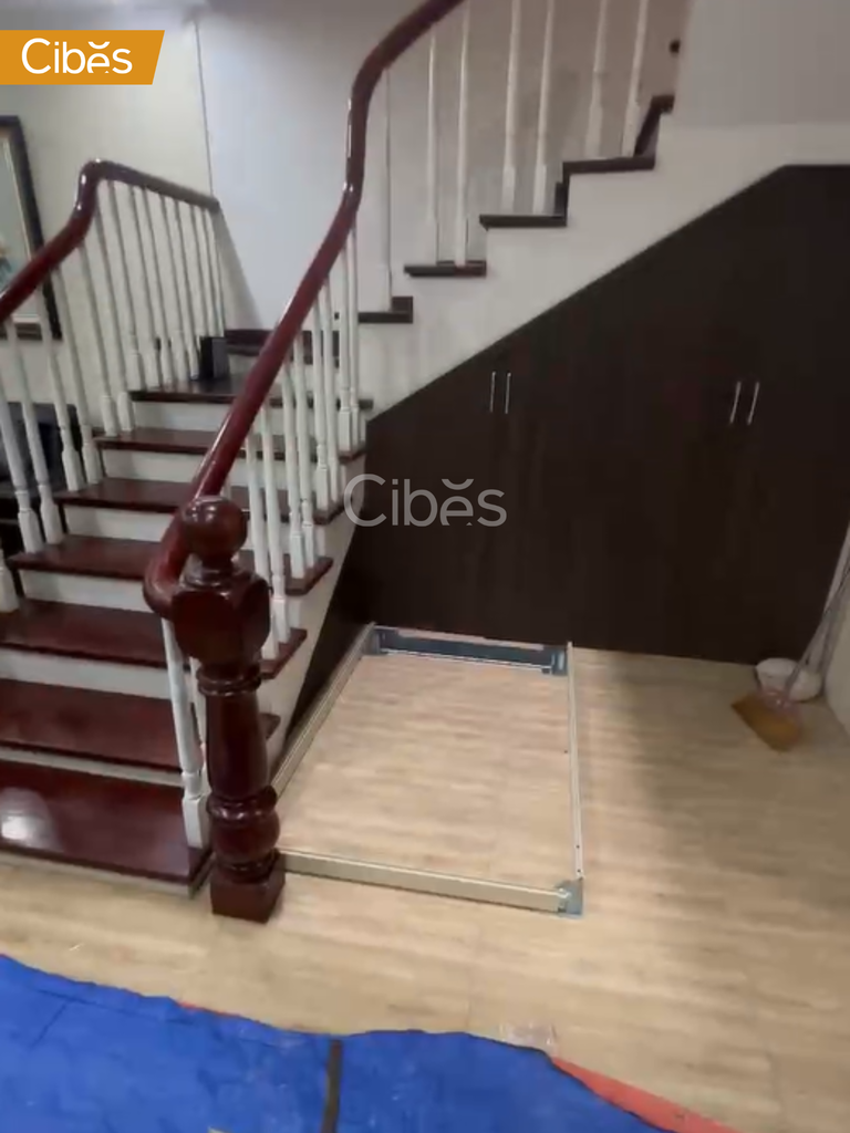 ô trống chờ sẵn để lắp đặt thang máy gia đình